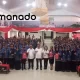 Walikota Bitung, Ir. Maurits Mantiri MM bersama para guru. Foto Ridho L Tobing/indimanado.com