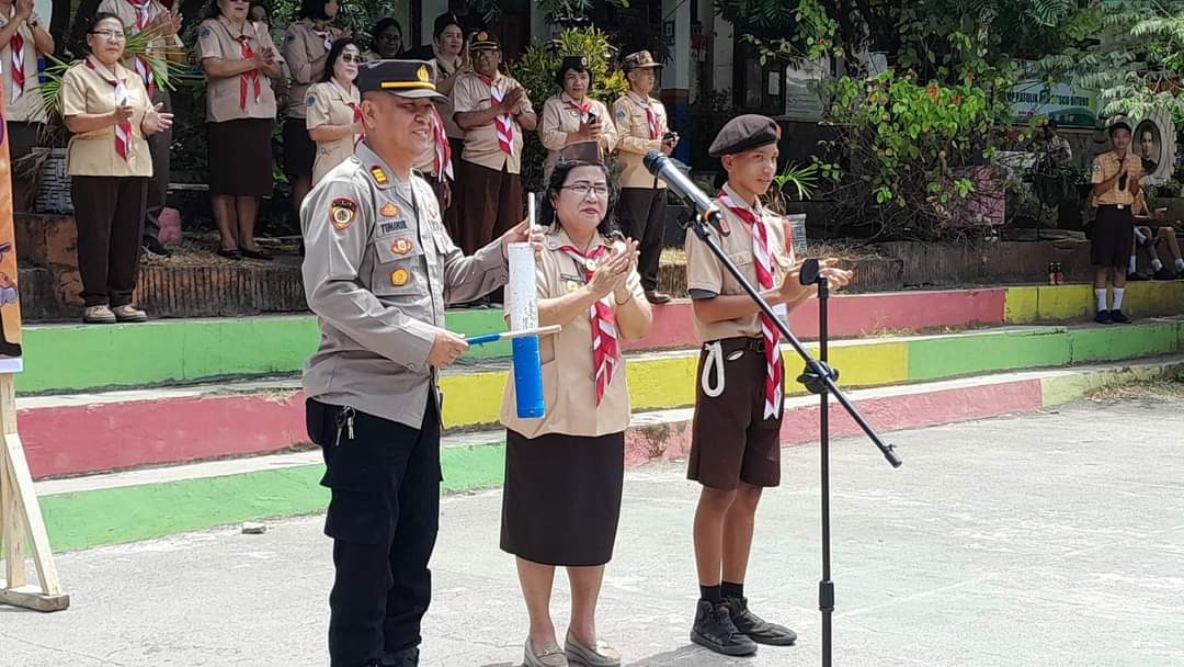 Kapolsek Maesa AKP Mardy F. C Tumanduk membuka Kegiatan Perkemahan Pramuka SMP Don Bosco Bitung. Foto: Istimewa