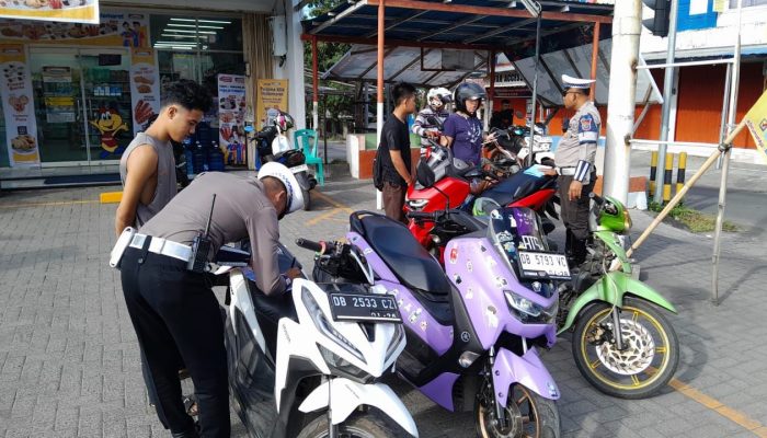 Hari ke-5 Ops Zebra Samrat di Bitung Jaring 65 Pelanggar, Kasat Lantas Sosialisasi Kamseltibcarlantas kepada Para Pelajar