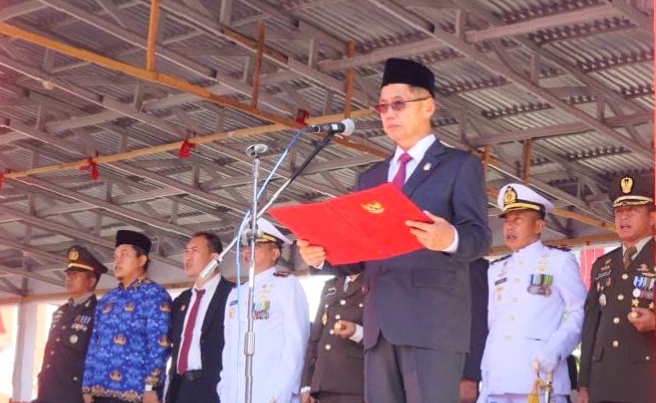 Wakil Walikota Bitung Hengky Honandar SE pimpin upacara Peringatan Hari Pahlawan Ke-78 di Kota Bitung. (foto: istimewa)