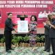 Wakil Gubernur Sulut, Drs Steven OE Kandouw bersama Ibu Rita Dondokambey-Tamuntuan.