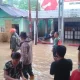 Evakuasi warga yang terjebak banjir di Ternate Tanjung, Kecamatan Singkil, Kota Manado, Minggu (21/1/2024). Foto: Kodim 1309/Manado