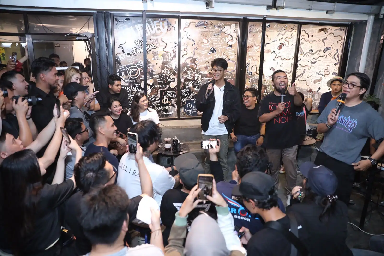 Suasana Esspecto Coffee, Sario, Kota Manado.