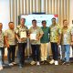 Direktur Utama Telkom Indonesia, Ririek Adriansyah (kedua dari kiri) bersama President Director and CEO Indosat Ooredoo Hutchison, Vikram Sinha (ketiga dari kanan), menyaksikan momen penandatanganan Nota Kesepahaman (MoU) antara anak perusahaan Telkom Indonesia, NeutraDC, dan joint venture dari BDx Data Centers (BDx), Indosat Ooredoo Hutchison, dan Lintasarta, BDx Indonesia terkait kemitraan strategis untuk memperkuat infrastruktur digital melalui ekosistem Internet Exchange (IX) di Pacific Telecommunications Council (PTC) 2024, di Honolulu, Hawaii, AS, pada Minggu (21/01).