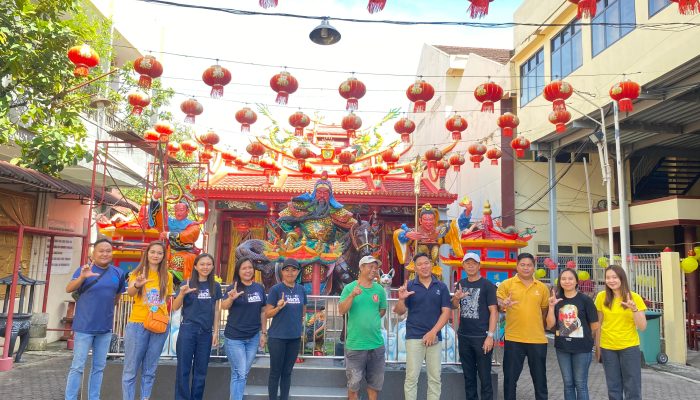 Tim Grand Luley Manado Bersihkan Klenteng Kwan Kong Menyambut Perayaan Imlek