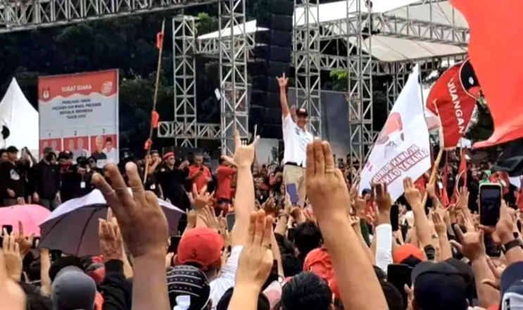 Calon Presiden (Capres) Ganjar Pranowo di acara "Hajatan Rakyat Sulawesi Utara" di Lapangan KONI Kota Manado, Provinsi Sulawesi Utara, Kamis (1/2/2024).