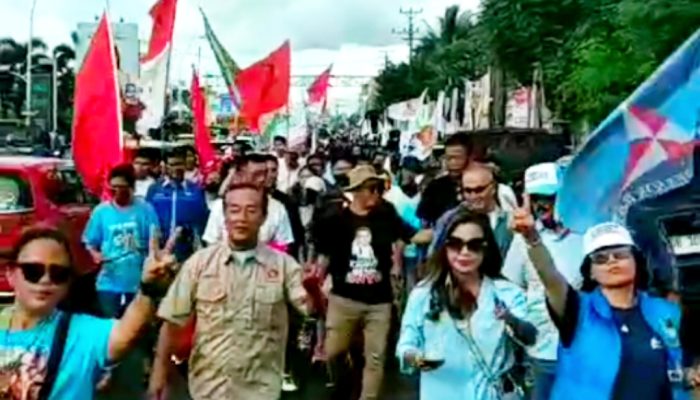 Massa Gerindra Manado Sambut Kehadiran Prabowo Subianto di Lapangan KONI Sario