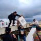 Pendistribusian Logistik pemilu ke Bunaken Kepulauan Kota Manado dengan latar belakang cuaca berselimutkan gumpalan awan hitam. Minggu (11/2/2024). (Foto: Istimewa)