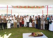 Bupati FDW Hadiri Sholat Id di Halaman Kantor Bupati Minsel
