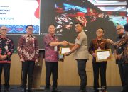 Bupati FDW Terima 2 Penghargaan dari BKKBN Sulut
