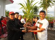 Bupati FDW Tanam Kelapa dan Buah di Sasayaban