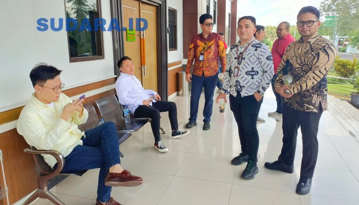 Kris Tumbel SH Buktikan Kliennya CL dan IWL Hadir di Persidangan Perkara Pidana Pemilu Politik Uang di PN Manado