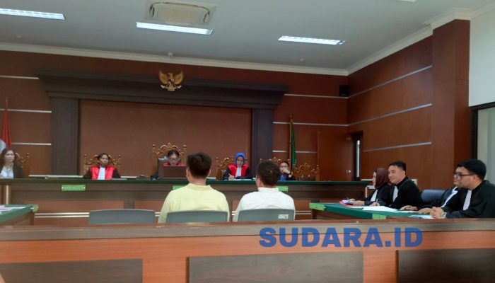 Jaksa Bacakan Dakwaan CL dan IWL Bersaudara pada Sidang Perdana Perkara TP Pemilu Politik Uang di PN Manado