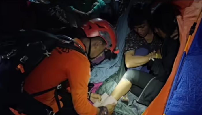 Pendaki Wanita Terkilir dan Jatuh Pingsan Dievakuasi Dari Gunung Klabat Sulut