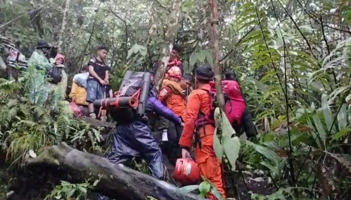 Pendaki Wanita Terjatuh dan Cedera di Gunung Klabat Minut, Tim SAR Lakukan Evakuasi