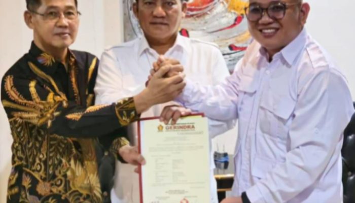 Hengky Honandar dan Randito Maringka Terima SK B1-KWK Partai Gerindra