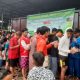 Antrian warga terdampak banjir saat penyaluran tali asih Yayasan Tata Peduli Tani Nusantara. (Foto: Istimewa)