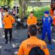 Kepala Kantor Basarnas Manado, George L. Mercy Randang, S.IP., M.A.P memimpin langsung apel kesiapan tim SAR di lokasi kejadian yang terdiri dari Tim Basarnas Manado, Tim SAR Polairud dan Brimob Polda Sulut, RAPI dan BPPD Manado. (Foto: DR. Tobing)