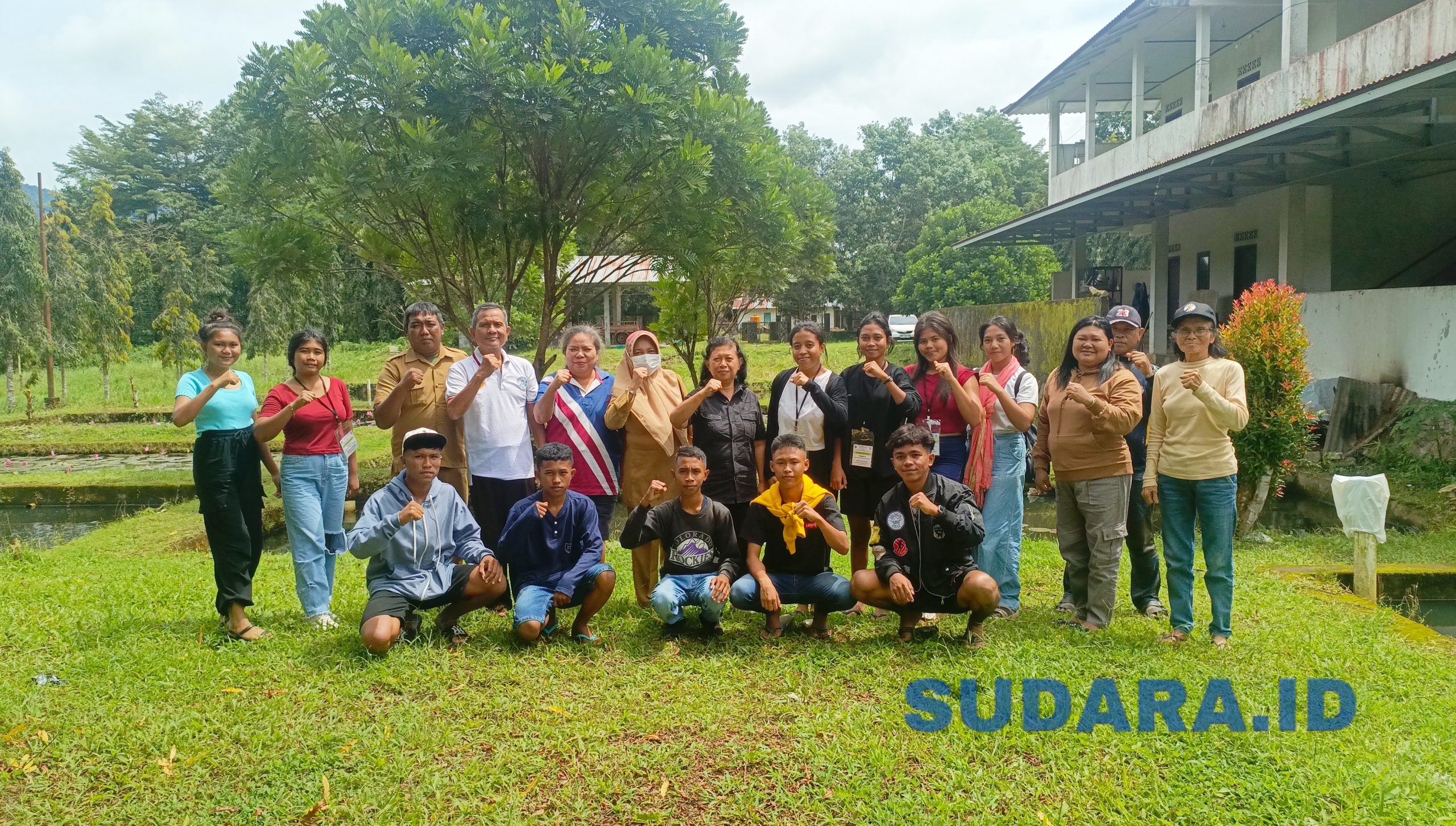 Praktek Kerja Lapangan (PKL) Siswa SMK Negeri 1 Biaro di P4S Sari Hutan Abadi di Desa Pinilih, Kecamatan Dimembe, Kabupaten Minahasa Utara. (Foto: Ridho L Tobing)