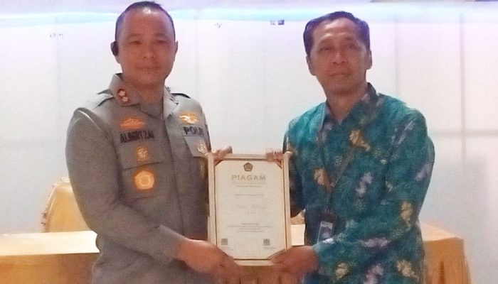 AKBP Albert Zai Antar Polres Bitung Raih Peringkat Pertama Penghargaan IKPA KPPN Bitung
