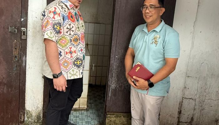 Sambut Instruktursi Gubernur, Legislator Billy Lombok Sidak Toilet di SMK dan SMA N 1 Amurang