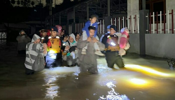 250 Personel Gabungan Polda Sulut dan Polresta Manado Dikerahkan untuk Evakuasi Warga Terdampak Banjir dan Tanah Longsor