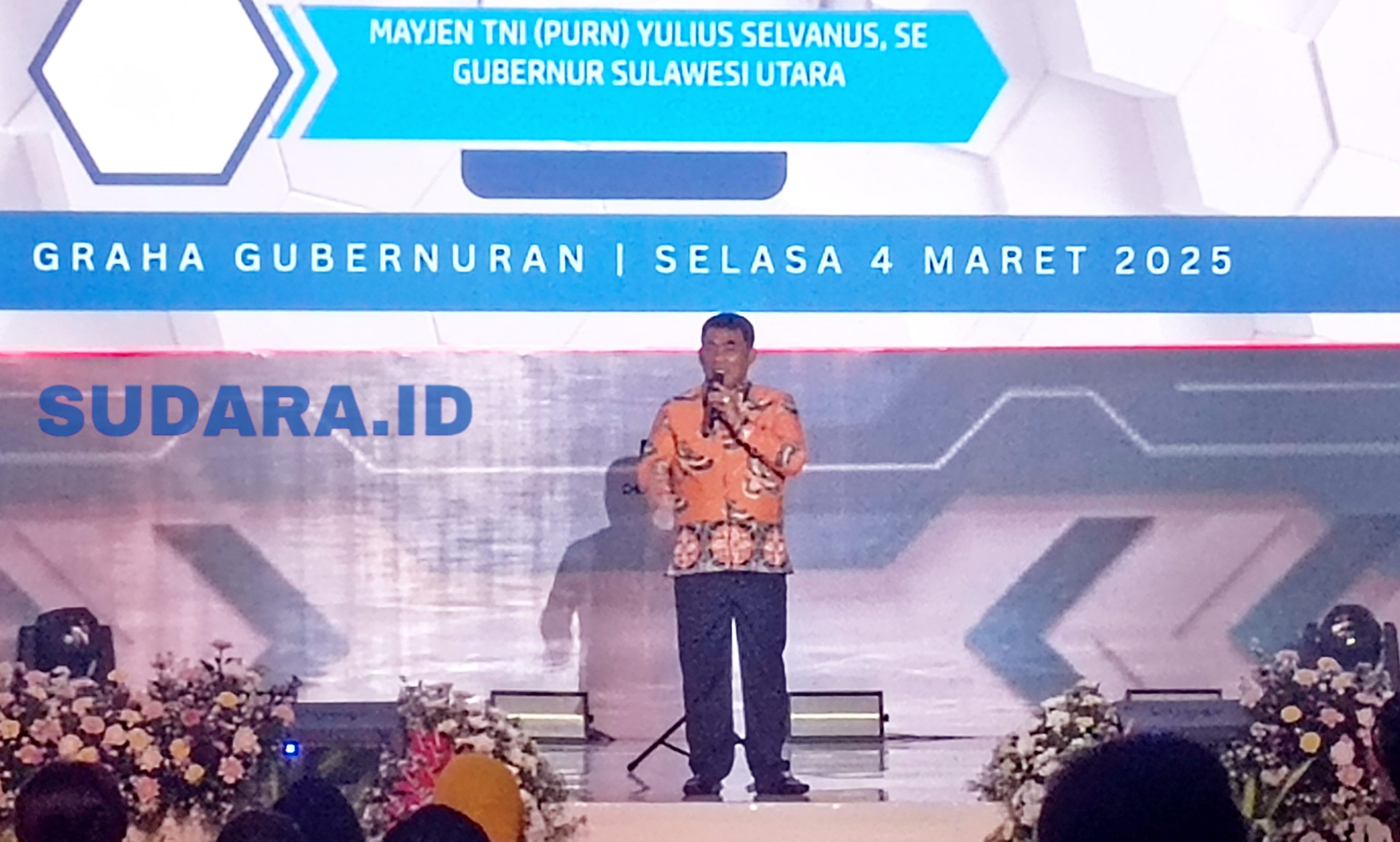 Gubernur Sulut Yulius Selvanus saat gelar Syukuran Keluarga di Graha Gubernuran, Selasa (4/3/2025). (Foto: SUDARA.ID)