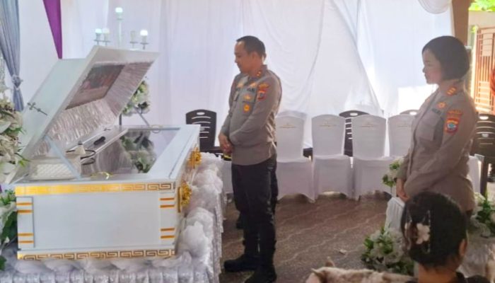 Kapolres Bitung AKBP Albert Zai Melayat ke Rumah Duka Almarhum Billy Wowor