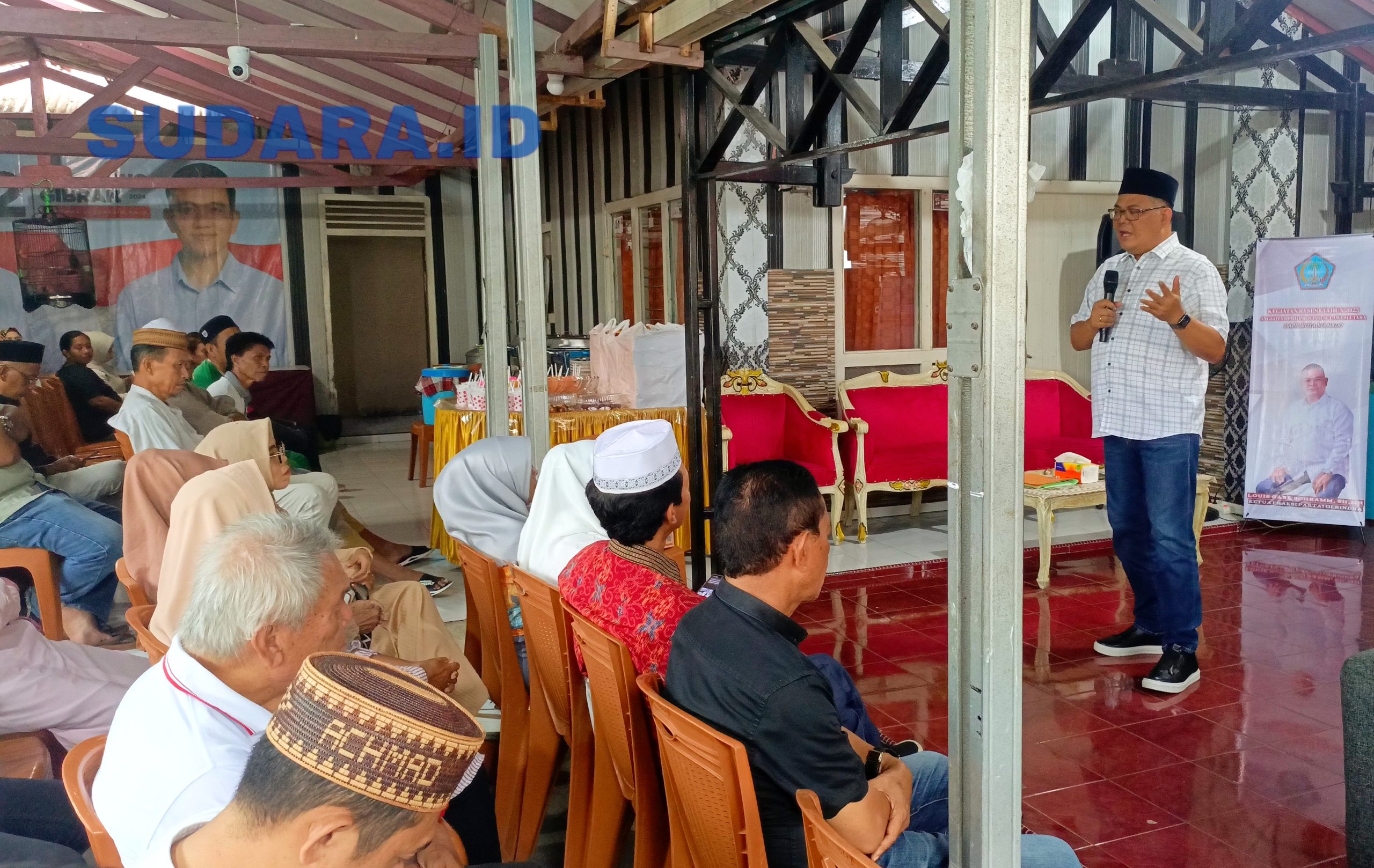 Gelar Reses Anggota DPRD Sulut, Louis Carl Schramm bersama Warga dan Konstituennya di Kelurahan Maasing Kecamatan Tuminting, Kota Manado, Selasa (18/3/2025). (Foto: Ridho L Tobing)