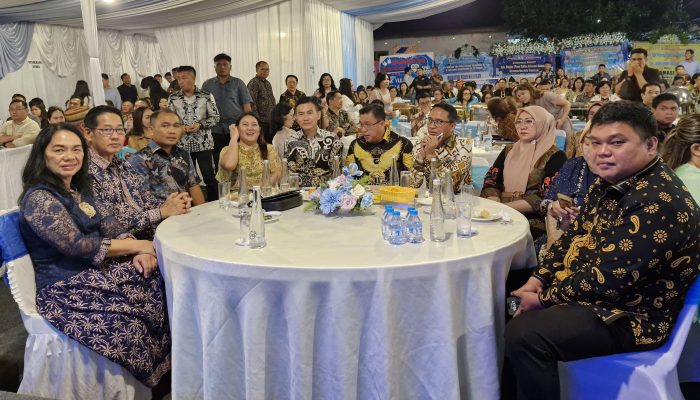 Walikota Bitung Hadiri 33 Tahun HUT Pernikahan Gubernur Yulius Selvanus di Kakas