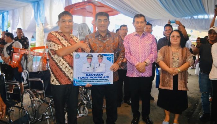 Gubernur Yulius Selvanus Bagikan Bantuan Saprodi dan Alsintan Pertanian Kepada Petani di Kakas