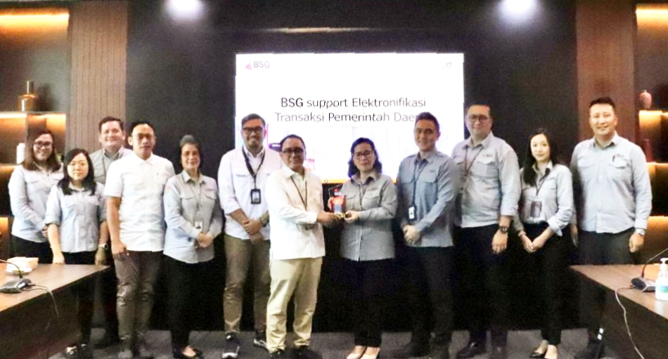 Direktur Operasional BSG, Louisa J. Parengkuan, saat menerima audiensi Kepala Perwakilan Bank Indonesia Provinsi Gorontalo Bambang Satya Permana, di Kantor Pusat BSG. (Foto: BSG)