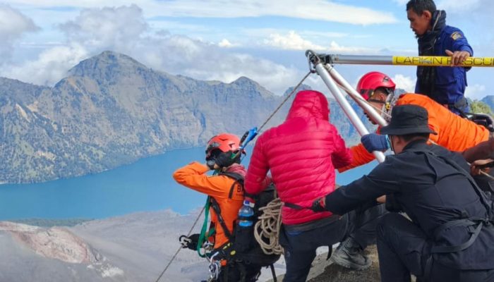 Tim SAR Gabungan Hadapi Medan Ekstrem Selamatkan Pendaki Brasil di Gunung Rinjani