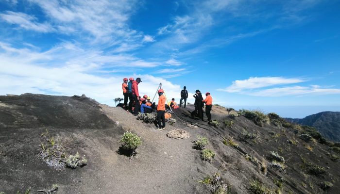 Terjebak di Tebing Rinjani, Evakuasi Pendaki Brasil Terkendala Kabut Tebal