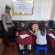Kasi Humas Polres Bitung, Iptu Abdul Natip Anggai, saat menjadi partisipan donor darah, yang pelaksanaannya turut diawasi oleh Kasi Propam Polres Bitung, Iptu. Iwan Setyabudi. (Foto: Humas Polres Bitung)