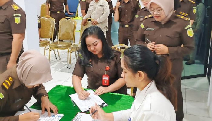 Mendadak! Kajari Bitung Tes Urine Semua Anggotanya