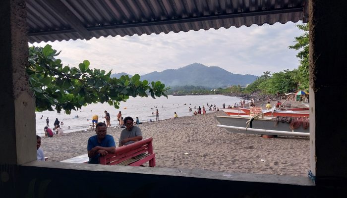 SIEJ Sulut Gelar Jambore Jurnalistik di Pantai Karangria Manado, Soroti Ancaman Reklamasi