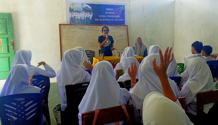 Undang PWI, MA Alkhairaat Bitung Bekali Murid Baru “Cara Bermedsos yang Baik” di Hari ke-3 Matsama