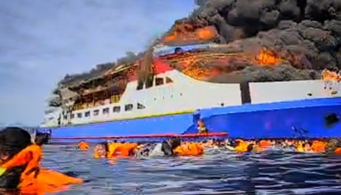 KM Barcelona V Terbakar, Cepat Tanggap Tim SAR Gabungan Berhasil Selamatkan Banyak Nyawa