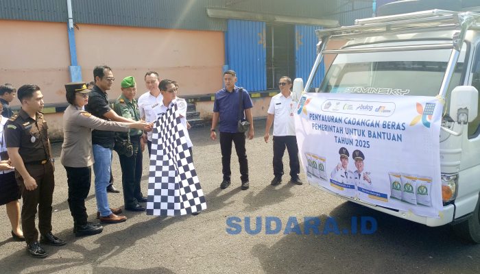 Walikota Hengky Honandar Lepas Bantuan Beras Gratis Periode Juni-Juli 2025 untuk 10.431 KK di Kota Bitung