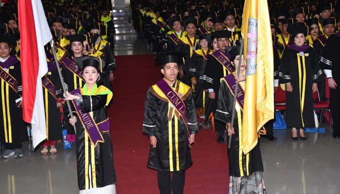 Unsrat Wisuda 1292 Mahasiswa: Rektor Ajak Lulusan Jadi Agen Perubahan