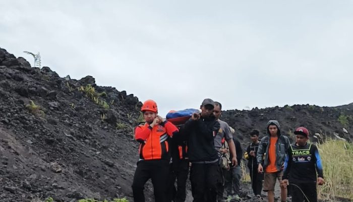 Basarnas Sulut Evakuasi Pendaki Cedera Kepala di Gunung Soputan