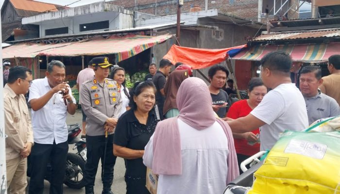 Hanya Satu Jam, Beras di Gerai Pasar Murah Polres Bitung Ludes Diborong Warga 
