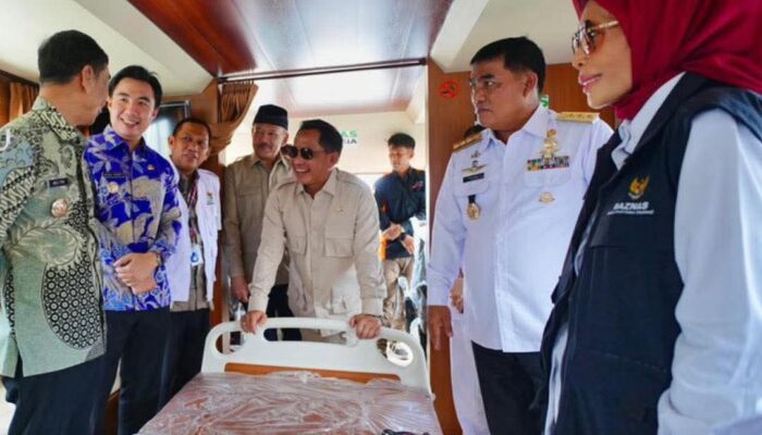 Mendagri Tito Karnavian Serahkan Kapal Layanan Kesehatan Bergerak “Rumah Sehat BAZNAS” untuk Talaud dan Sangihe