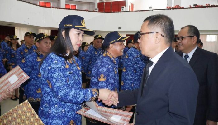 UNSRAT Gelar Penyerahan SK, Penandatanganan Perjanjian Kerja, dan Pelantikan Pegawai Pemerintah dengan Perjanjian Kerja (PPPK) Kemendiktisaintek