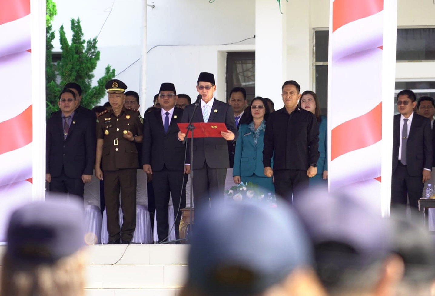 Walikota Kota Bitung, Hengky Honandar SE, saat bertindak sebagai Inspektur Upacara Bendera Peringatan Hari Kesaktian Pancasila tahun 2025. (Foto: Istimewa)