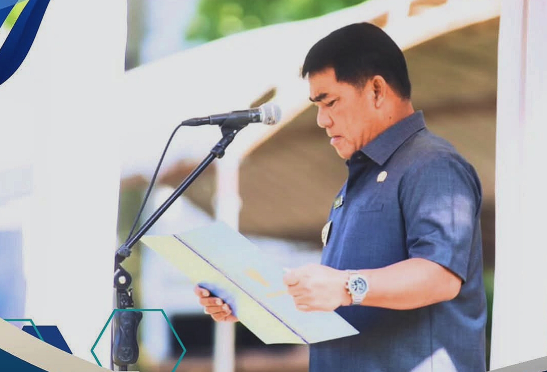 Gubernur Sulawesi Utara, Mayjen TNI (Purn) Yulius Selvanus SE, saat membacakan Pancasila pada Upacara Peringatan Hari Kesaktian Pancasila Tahun 2025. (Foto: Istimewa)