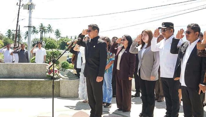 HUT ke-35, Pemkot Ziarah dan Tabur Bunga di Makam Mantan Walikota dan Wakil Walikota Bitung