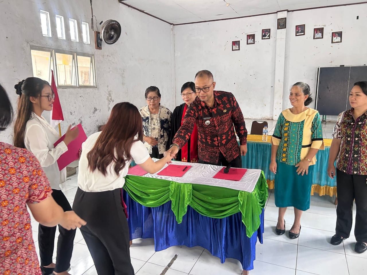 Pelantikan KAUR Desa Wusa Kabupaten Minut yang saat ini diproses warga Wusa