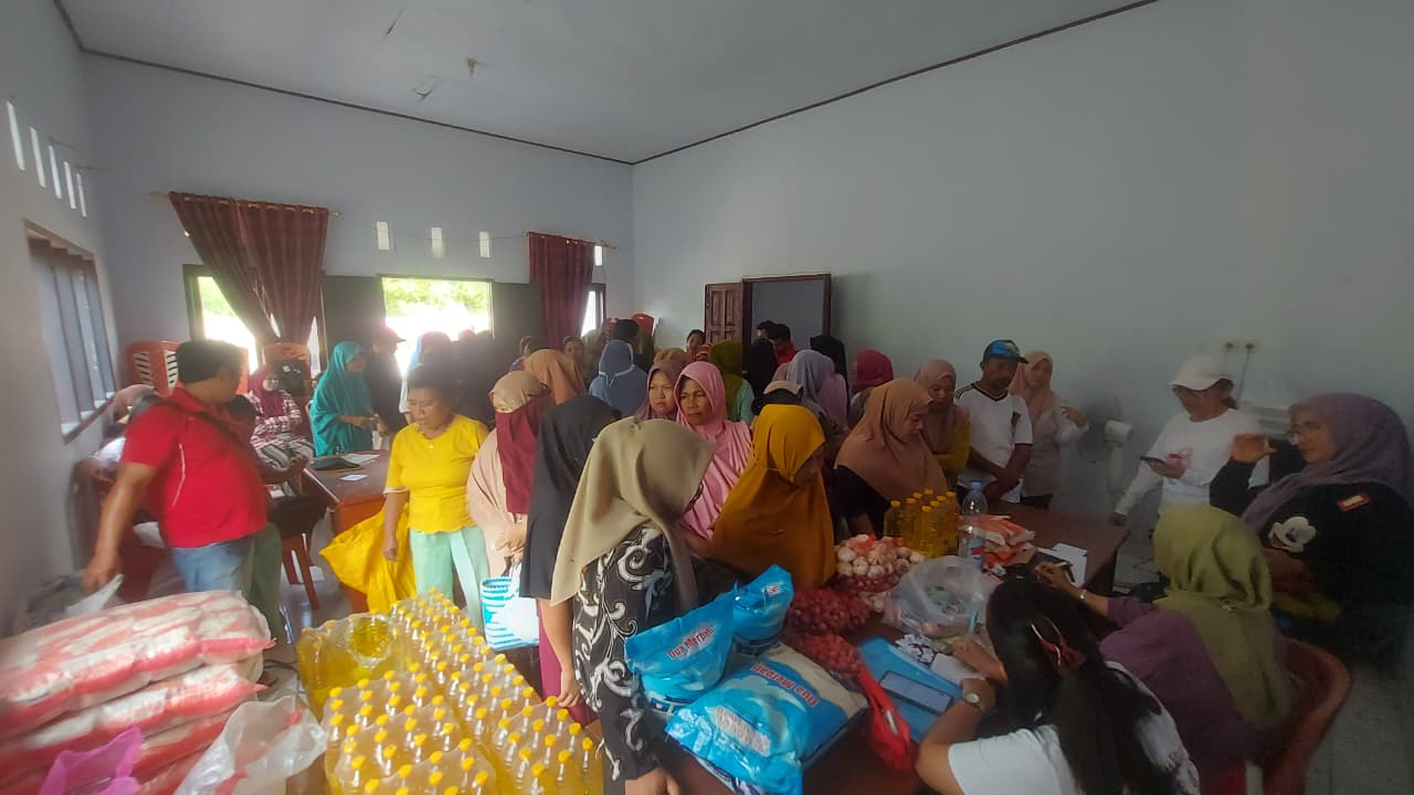 Gerakan Pangan Murah (GPM) Pemerintah Provinsi Sulawesi Utara di Desa Duminanga, Kabupaten Bolaang Mongondow Selatan, Kamis (27/11/2025). (Foto: Istimewa)